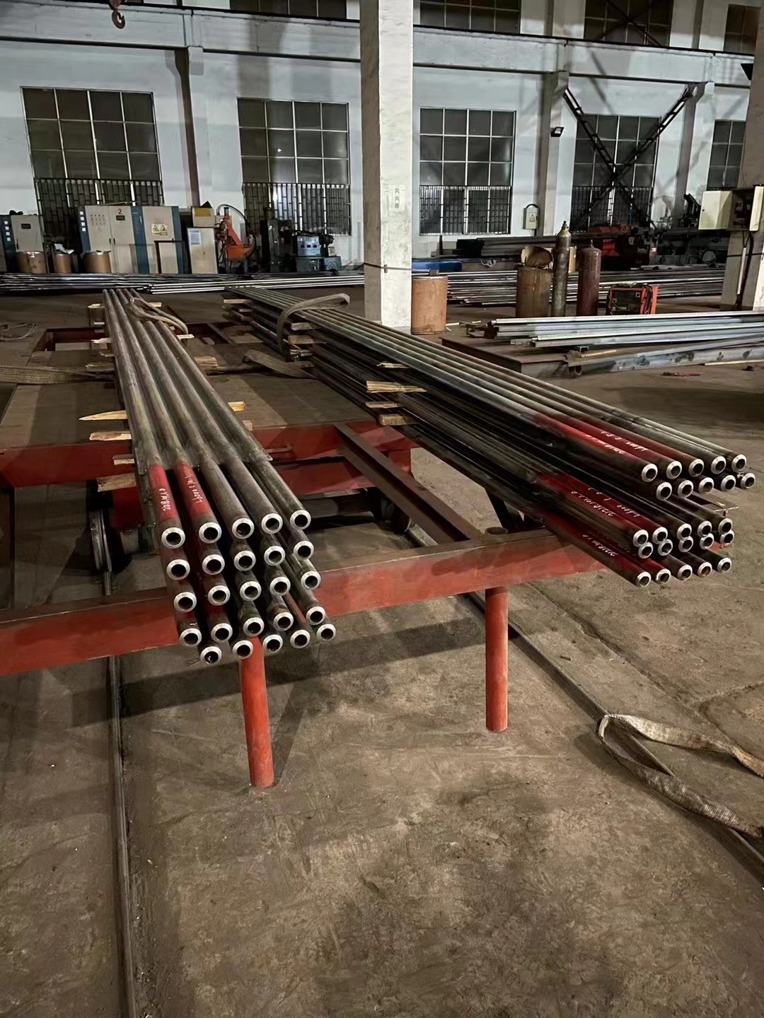 水冷壁管屏|管中心距76.2mm，管屏長(zhǎng)6米、5根一組，Φ63.5×7.1內(nèi)螺紋管，鰭片8mm