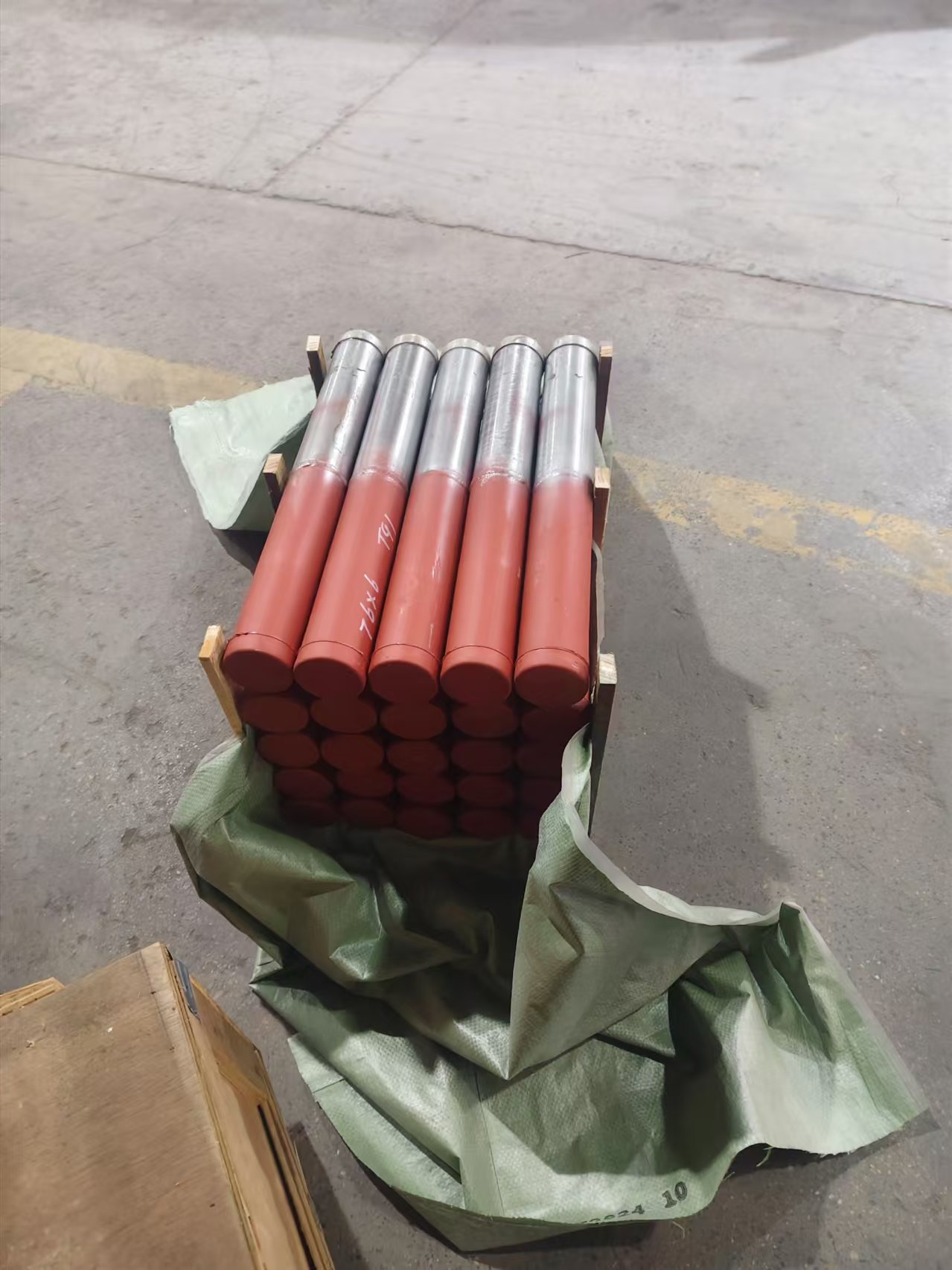 規(guī)格：ф76×6，長度600mm，材質：SA-213TP347HFG/SA-213T91,兩種材質各300mm